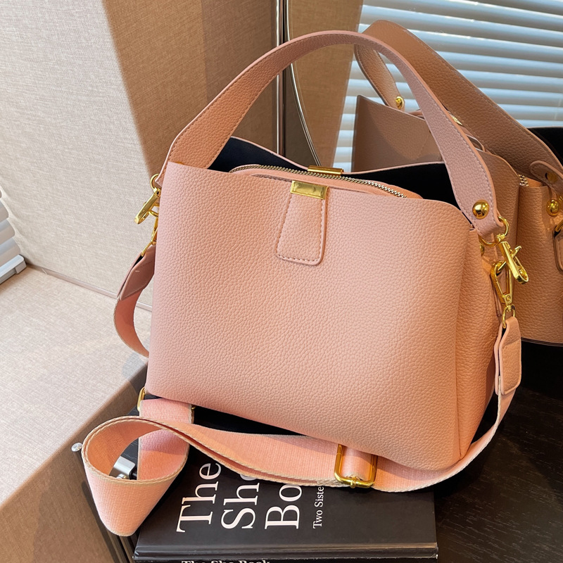 Wholesale of trendy and fashionable hand-held bucket bags, large-capacity crossbody bags, high-end and light luxury women's bags details Picture