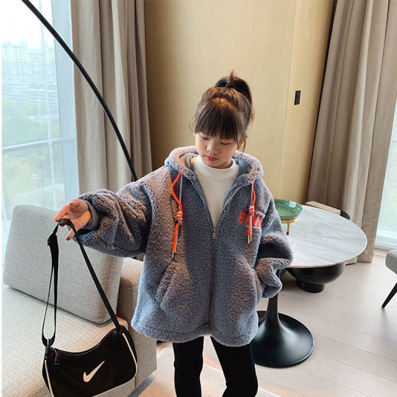 New, stylish winter thickened girls' coat for children, adult girls, baby lambs, plush autumn and winter fleece hoodie for kids Application Scenario