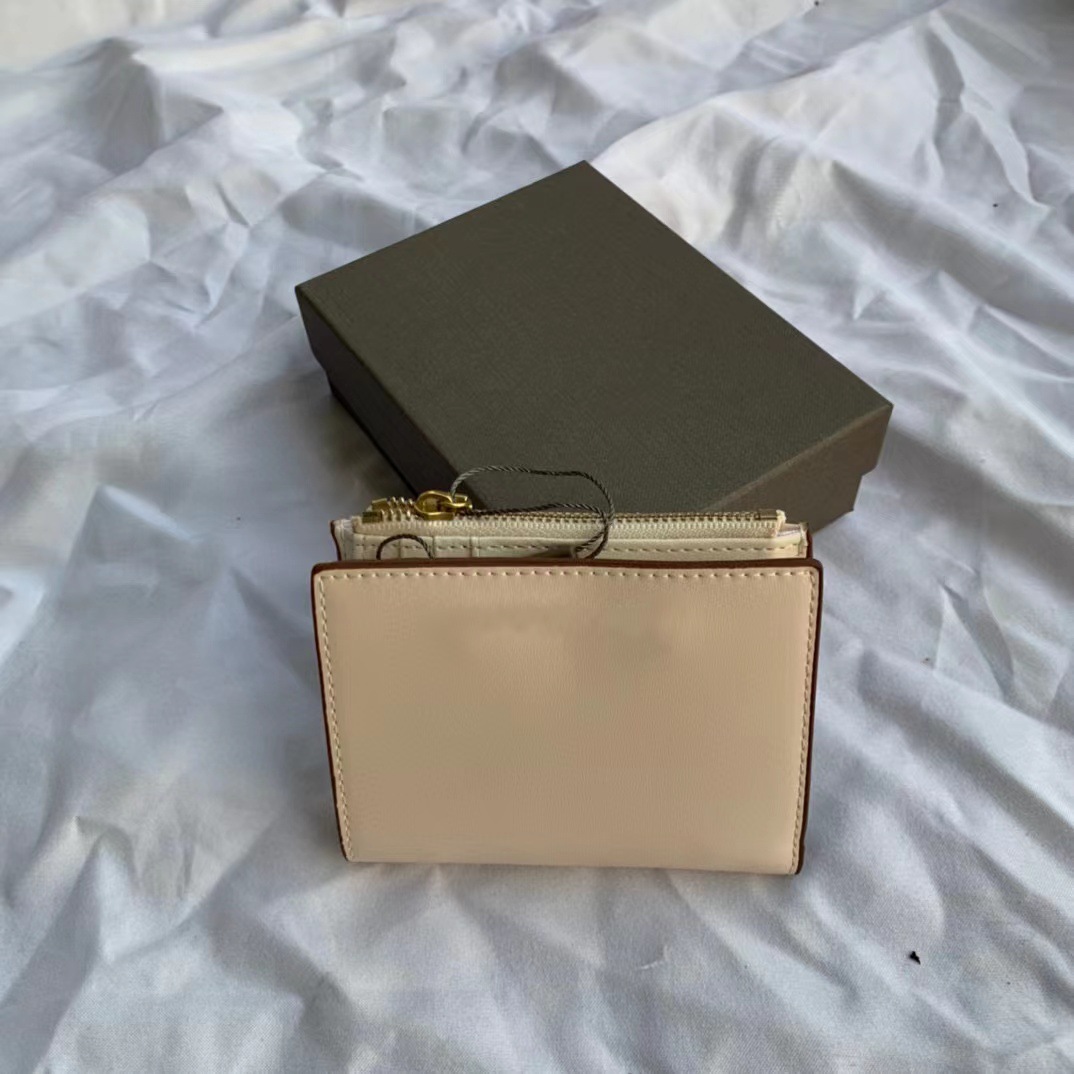 女士钱包实物图