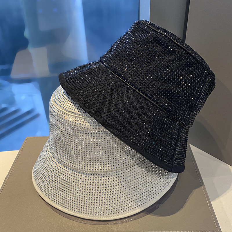 In 2023, the best-selling outdoor sun protection hats for spring and summer are diamond-encrusted chanel-style sun hats, black sun hats, and women's fisherman hats details Picture