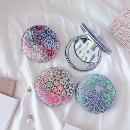 New cross-border portable makeup mirror with flowing sand and broken flowers, cute and girlish pocket mirror, outdoor portable small mirror