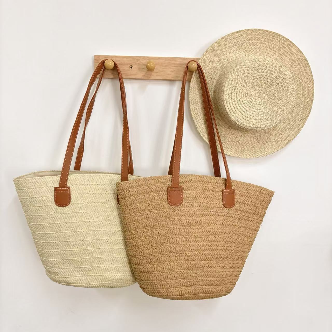 Women's large-capacity straw woven bag 2024 new style vacation beach woven bucket bag Vegetable basket commuting tote bag Application Scenario