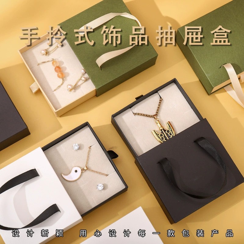Drawer-style portable jewelry box packaging, jewelry bracelet packaging box, ring, earring, pendant storage and display box Application Scenario