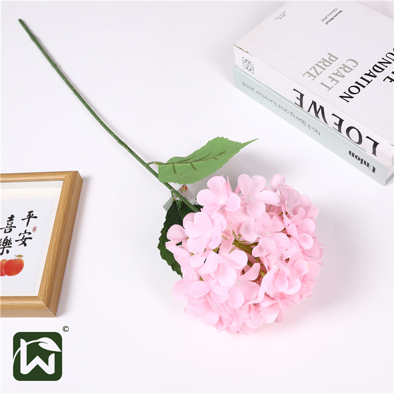 Factory wholesale of artificial flowers and fake flowers, high-end indoor and living room flower arrangement supplies, decorative props, wedding hydrangea beauty Application Scenario
