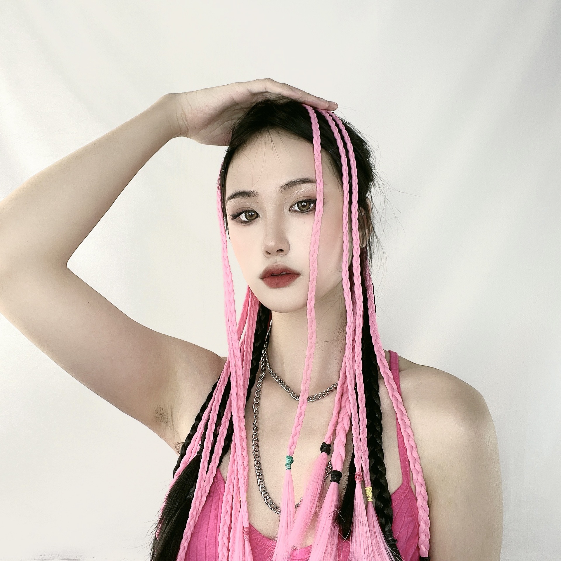 In stock of wigs, girls' high school ponytails, braids, dirty braids, the same style as the Internet celebrity's tied colorful boxing braids, available for first release Application Scenario