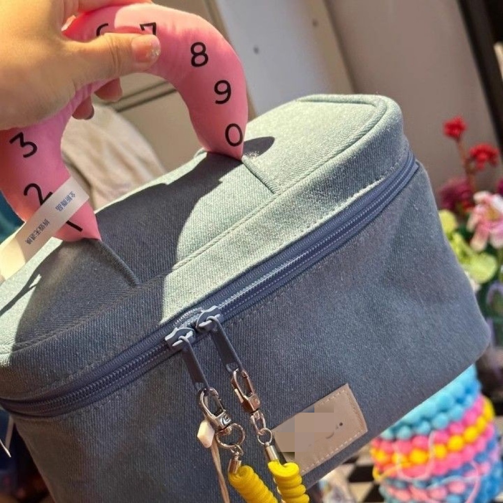 Cute Color Contrast Makeup Bag Large Capacity Female Portable Network Red 2024 New Small Red Book Cosmetic Storage Bag details Picture