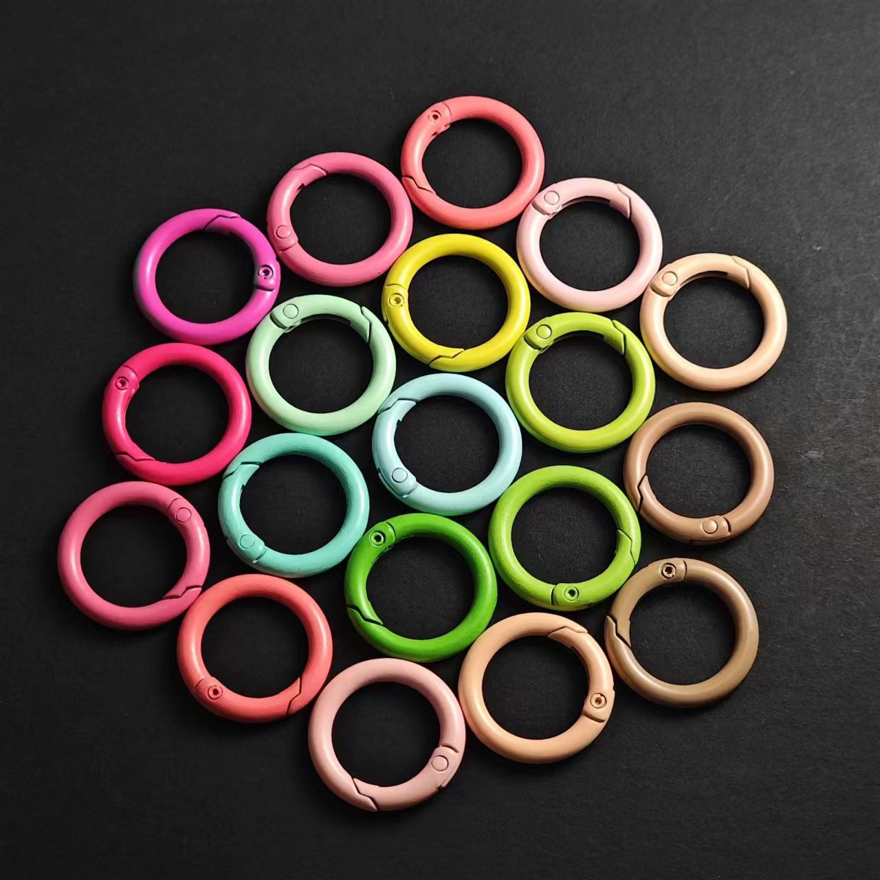 In-stock baked paint zinc alloy spring coils, small round hanging buckles for bags, accessories, open spring buckles, and colorful spring coils Specification image