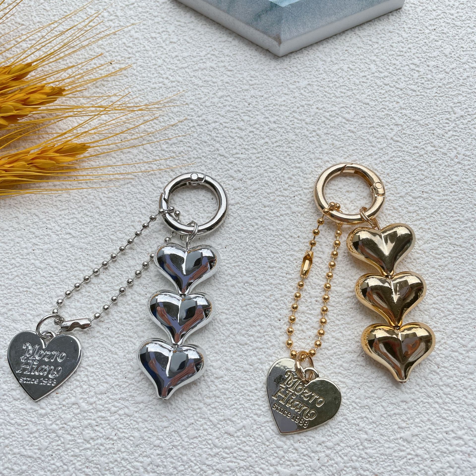 New Fart Peach Love Car Keychain Pendant Korean Simple Trend Electroplated Heart Earphone Cover Decorative Pendant details Picture