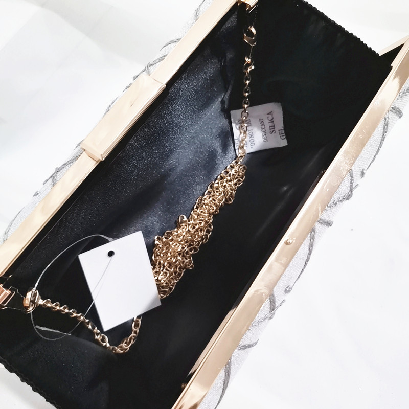 2022 Foreign Trade Micro Dinner Bag Ladies Simple Lines Solid Color Trend Single Shoulder Cheongsam Bride Handbag Wholesale Application Scenario