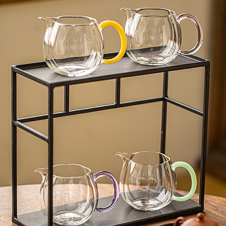 Fair cup glass high-end tea sea, pure handcrafted tea divider, high-transparency glass public cup, colorful handle, creative tea divider fair cup