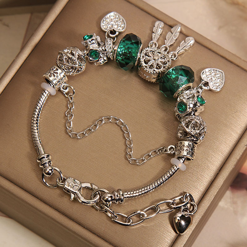 Korean version dreamcatcher heart-shaped pendant, light luxury, niche and exquisite bracelet, women's court retro green beaded bracelet for best friend Item Picture