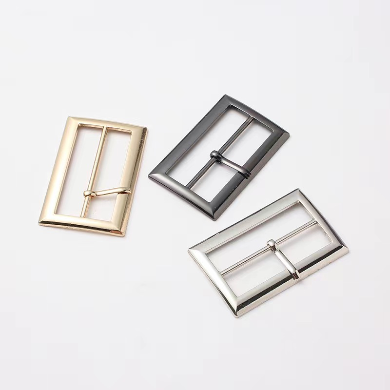 In-stock metal square three-button windbreaker belt buckle accessories, clothes straps, hat adjustment buttons, V-shaped buttons