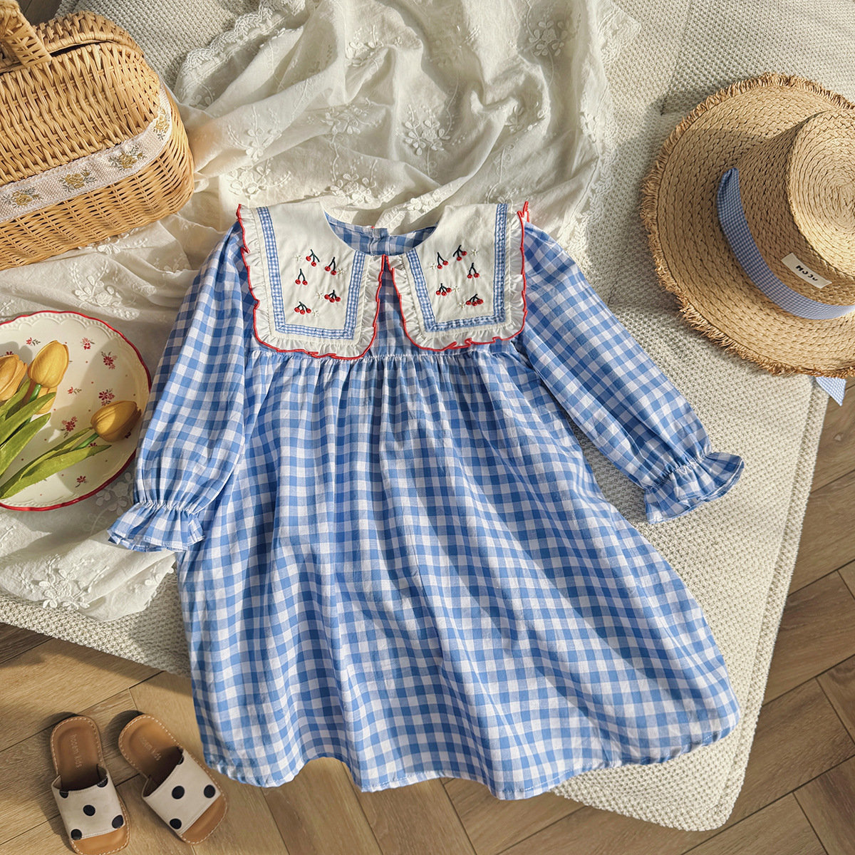 2025 Autumn Korean children's clothing checkered cherry embroidered girls' dress with puffed sleeves and long sleeves, sweet children's dress 2025 Autumn Korean children's clothing checkered cherry embroidered girls' dress with puffed sleeves and long sleeves, sweet children's dress