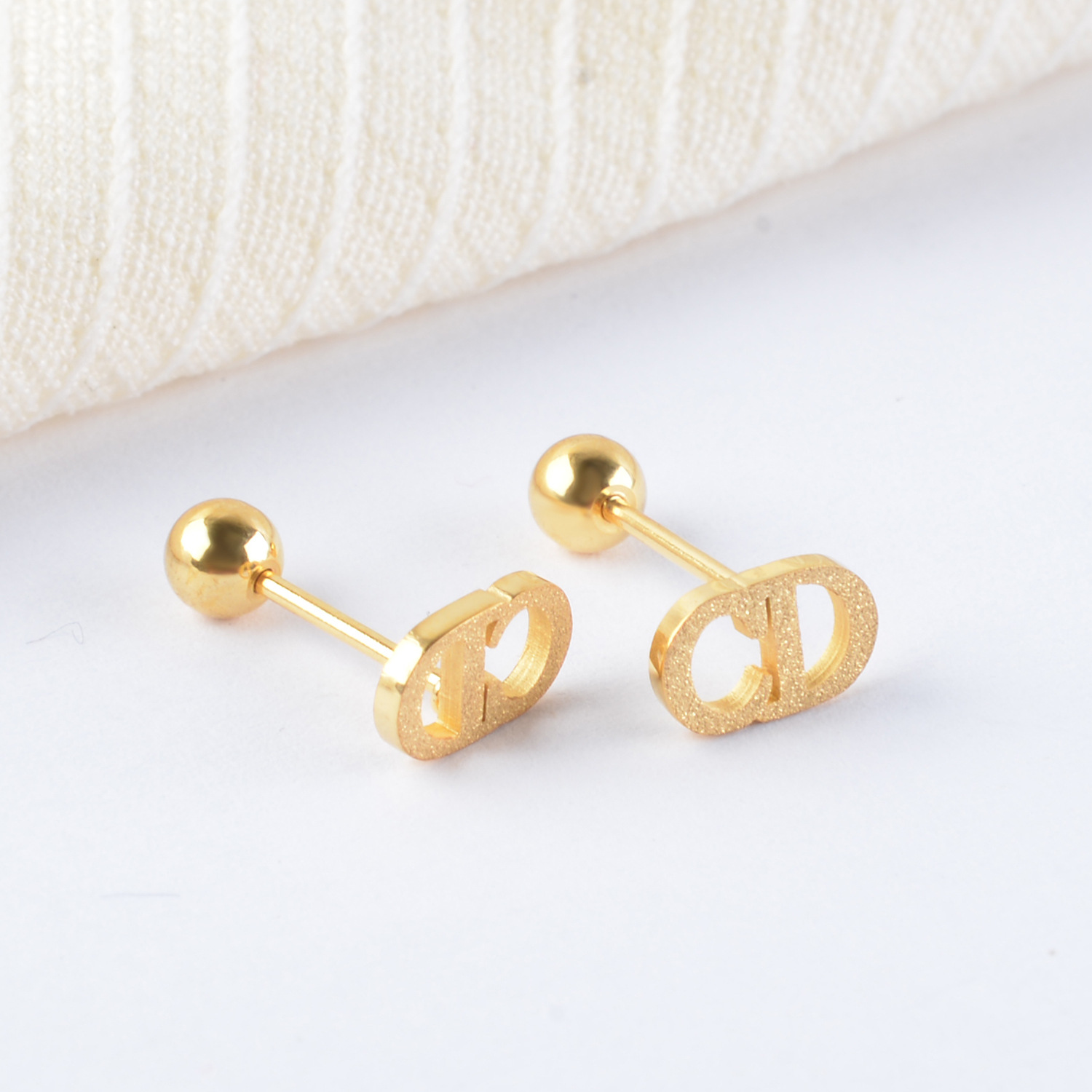 Korean-style titanium steel matte CD pig nose stud earrings, hollowed-out geometric small stud earrings, fashionable and simple stud earrings