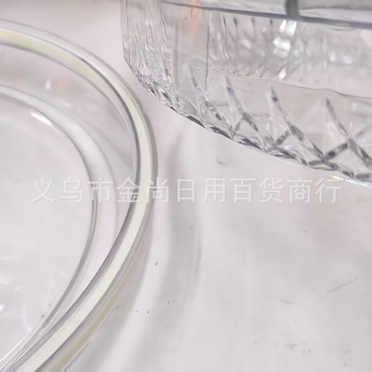 Food-grade portable food storage box, camping outdoor round PET double-layer transparent snack fruit ice bucket food storage box Application Scenario