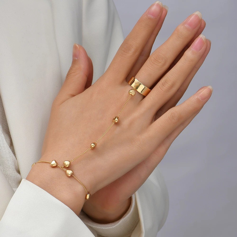 Europe And The United States Cross-Border Amazon Five-Pointed Star Butterfly Sequin Chain Ring Finger Bracelet Hand Jewelry Manufacturers Wholesale Application Scenario