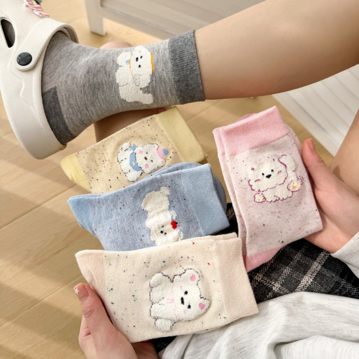 Sock stall, one-piece delivery service, cute socks for girls, spring and summer mid-calf socks, color-blocked dot yarn, cartoon, ins, trendy school style, girls, puppies, plush socks, one-piece delivery service Application Scenario