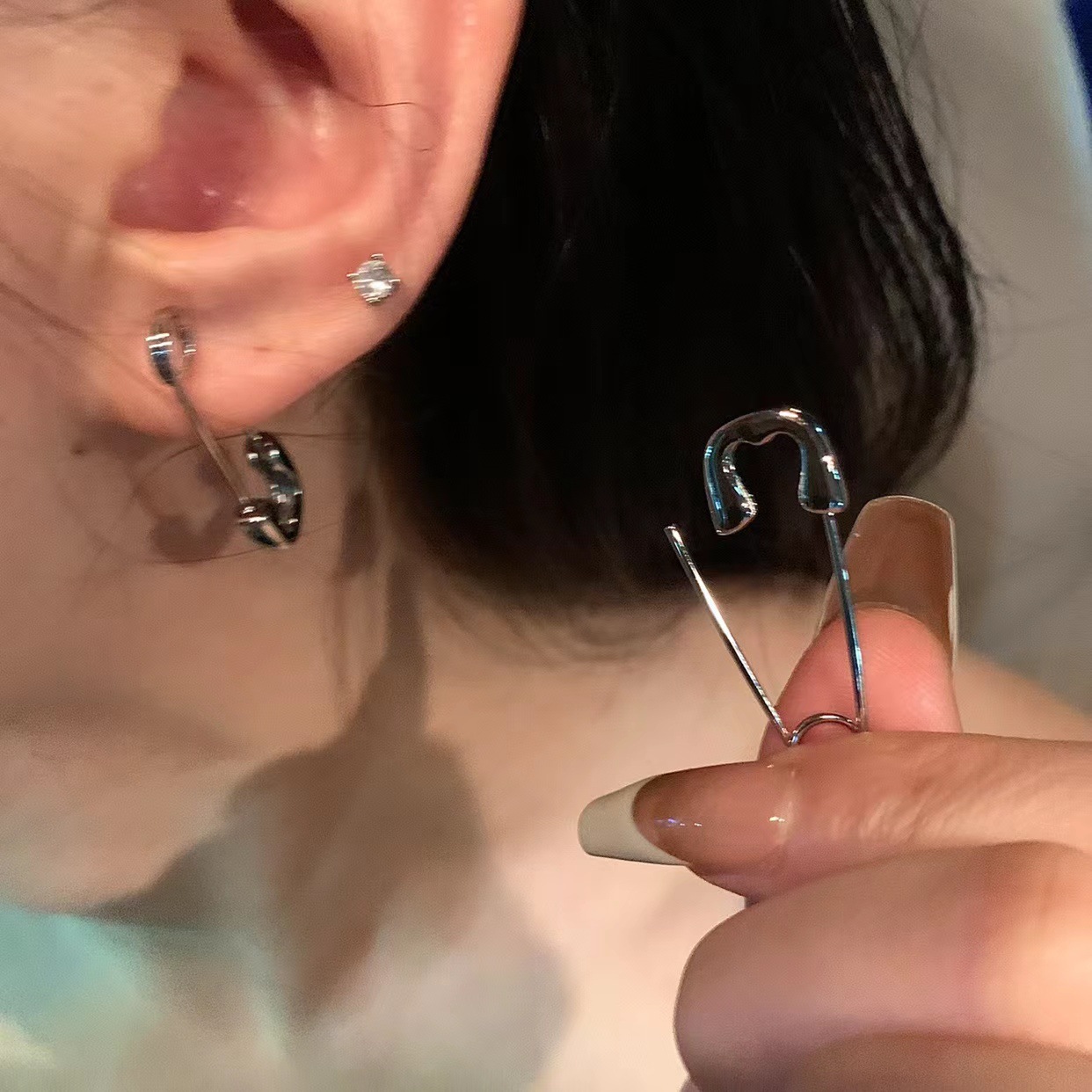 s925 silver mini pins for both men and women, creating a sweet and cool earring effect with a paperclip stud that pierces through the ears Specification image