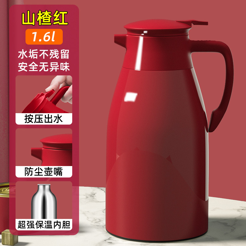 وكوب من الشاي في مكتب القنينة الحمراء Item Picture