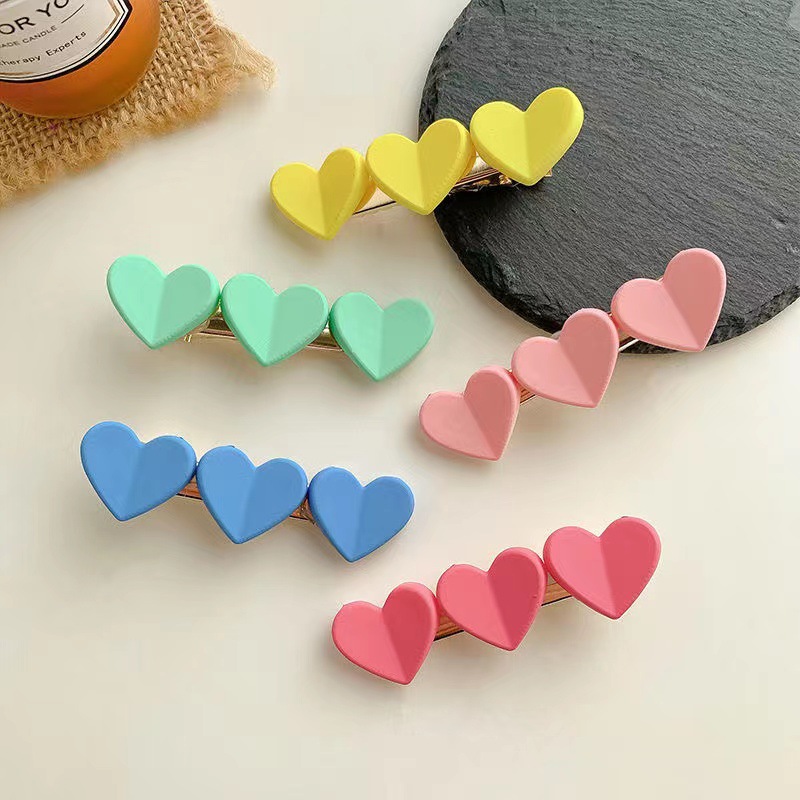 Candy-colored heart-shaped hair clips for women, simple duckbill clips headwear, 2022 Internet celebrity cute bangs side hair clips Specification image