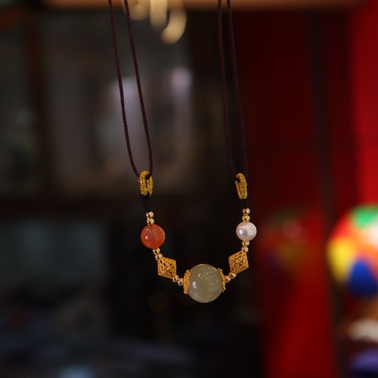 Natural Hetian jade 12MM large round bead collarbone chain, red agate pendant necklace for women, new and niche sweater chain