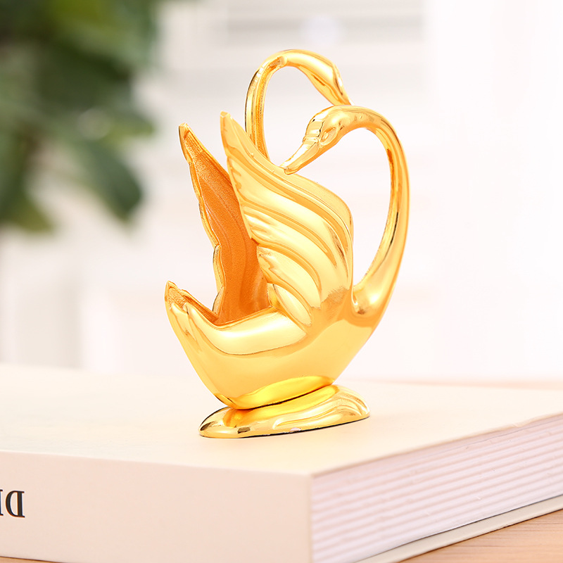 European Beautiful Swan Paper Towel Clip Gold Plating Creative Home Hotel Restaurant Home Decoration Paper Towel Storage Clip Application Scenario