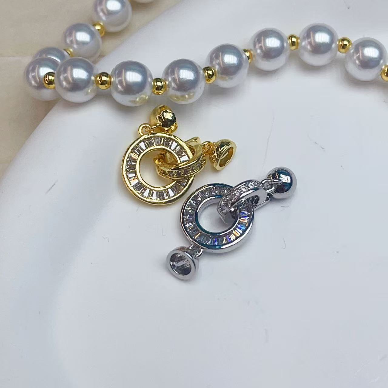 New copper-plated real gold bow pearl buckle DIY accessory, round sweater chain link, end buckle Application Scenario