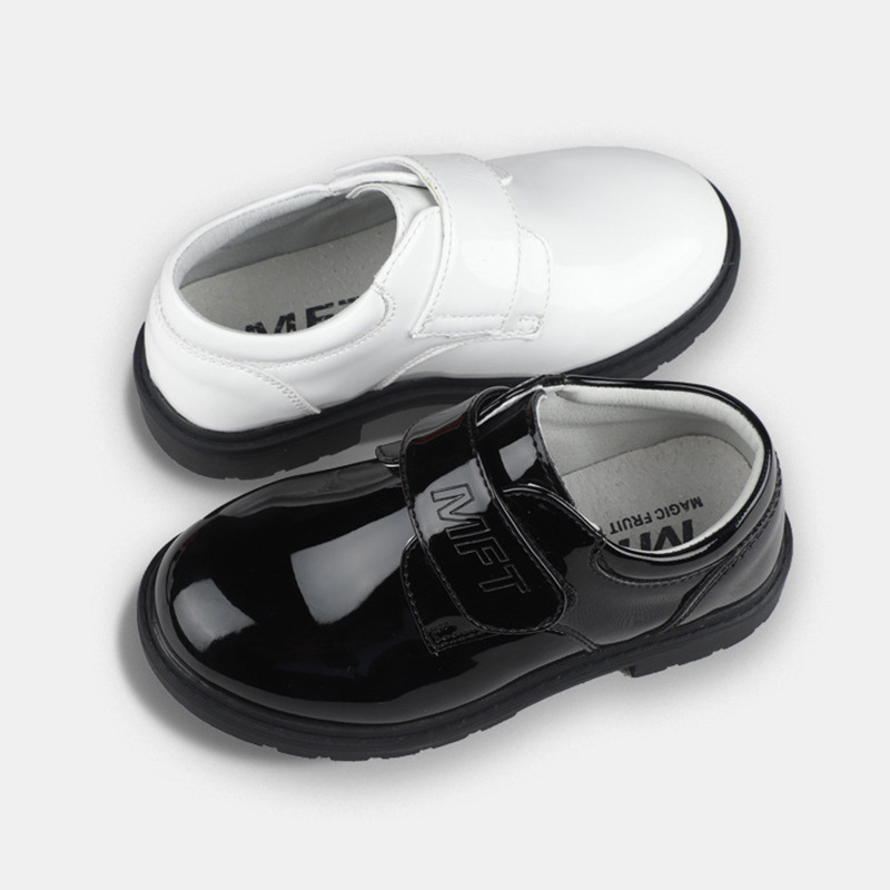 Children's leather shoes, baby hosts performance, hollowed-out lace-up children's shoes, fashionable shiny boys' magic stickers, a pair of leather shoes Application Scenario