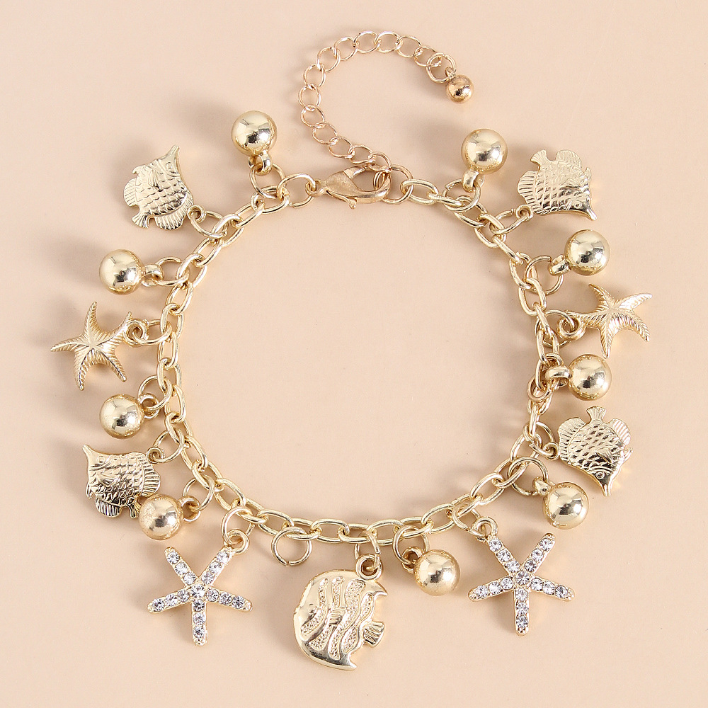 Firefly diamond-encrusted heart-shaped bracelet, a fashionable golden heart-shaped crystal titanium steel bracelet, a personalized and fashionable accessory for women