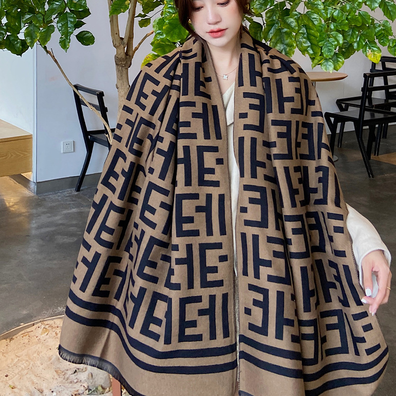 Autumn And Winter F Letter Thick Imitation Cashmere Scarf Female Korean Version Of Dongdaemun All-In-One Long Women's Shawl Collar Application Scenario