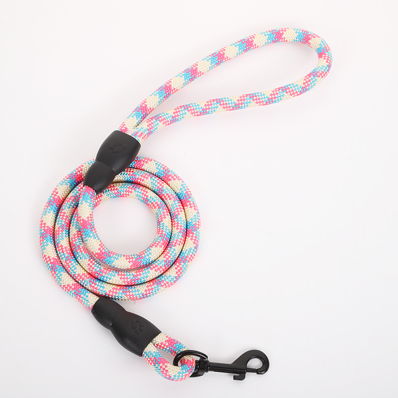 Creative color-blocking and fashionable dog leash for going out. It's a non-sticky, detachable and anti-loss leash for both small and big dogs details Picture