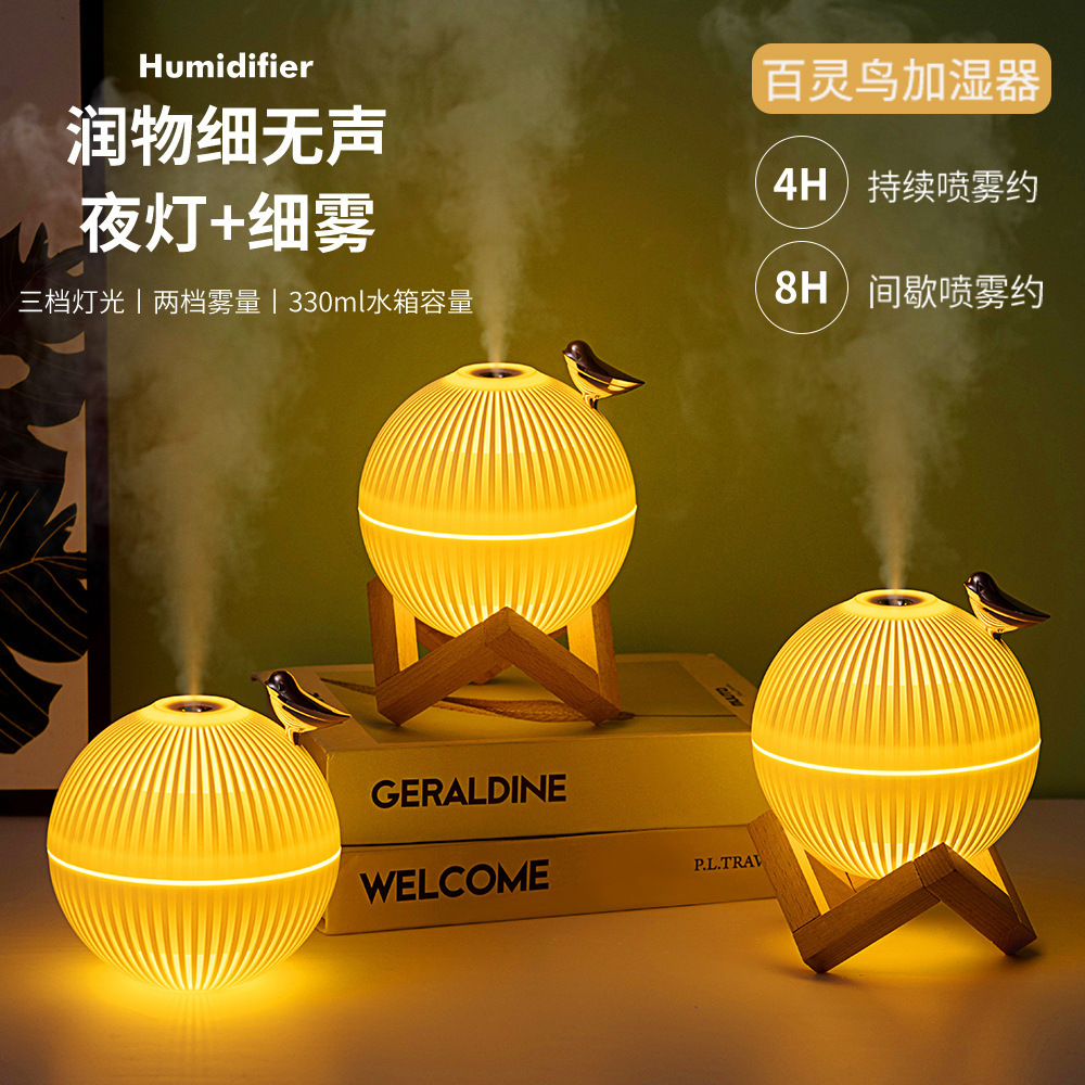 The new Planet Night Light humidifier is a small USB desktop humidifier for home use and a mini humidifier with a stand for bedrooms Application Scenario