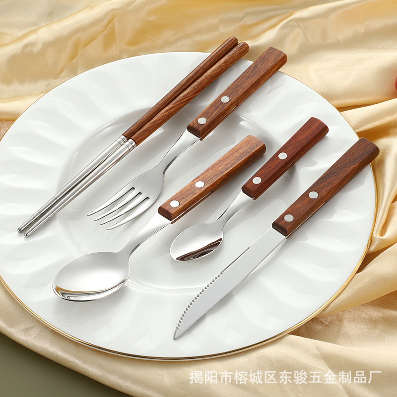 Wholesale 304 Stainless Steel Knife And Fork Spoon Japanese Rosewood Handle Western Tableware Set Steak Knife And Fork Wooden Chopsticks Application Scenario