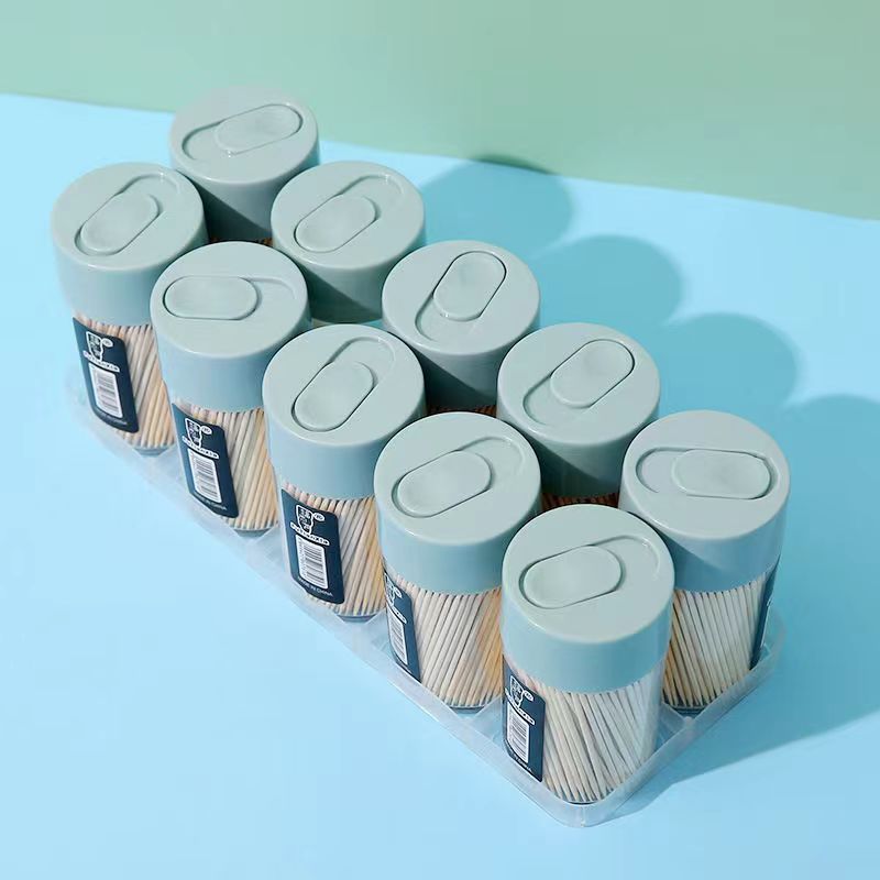 Wholesale disposable toothpicks 500 bottles, flip-top cylindrical toothpicks, hotel and restaurant toothpick boxes, household bamboo toothpicks Application Scenario