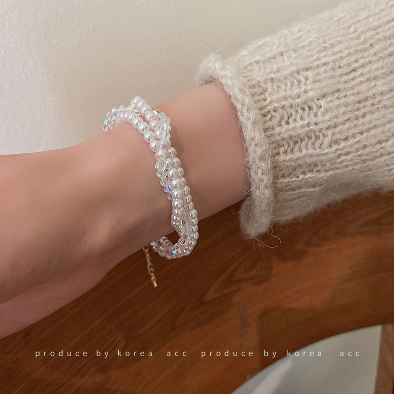 Irregular pearl T-shaped buckle bracelet, French fashion design sense, retro heart-shaped bracelet, popular and elegant feminine jewelry Application Scenario
