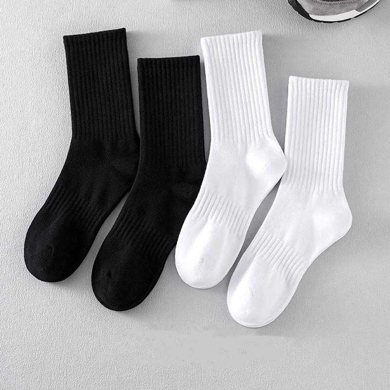 One-piece delivery of socks from the street stall, including men's and women's couple mid-calf socks, magnetic three-dimensional hand-holding socks, black and white long cotton socks for summer, autumn and winter Specification image