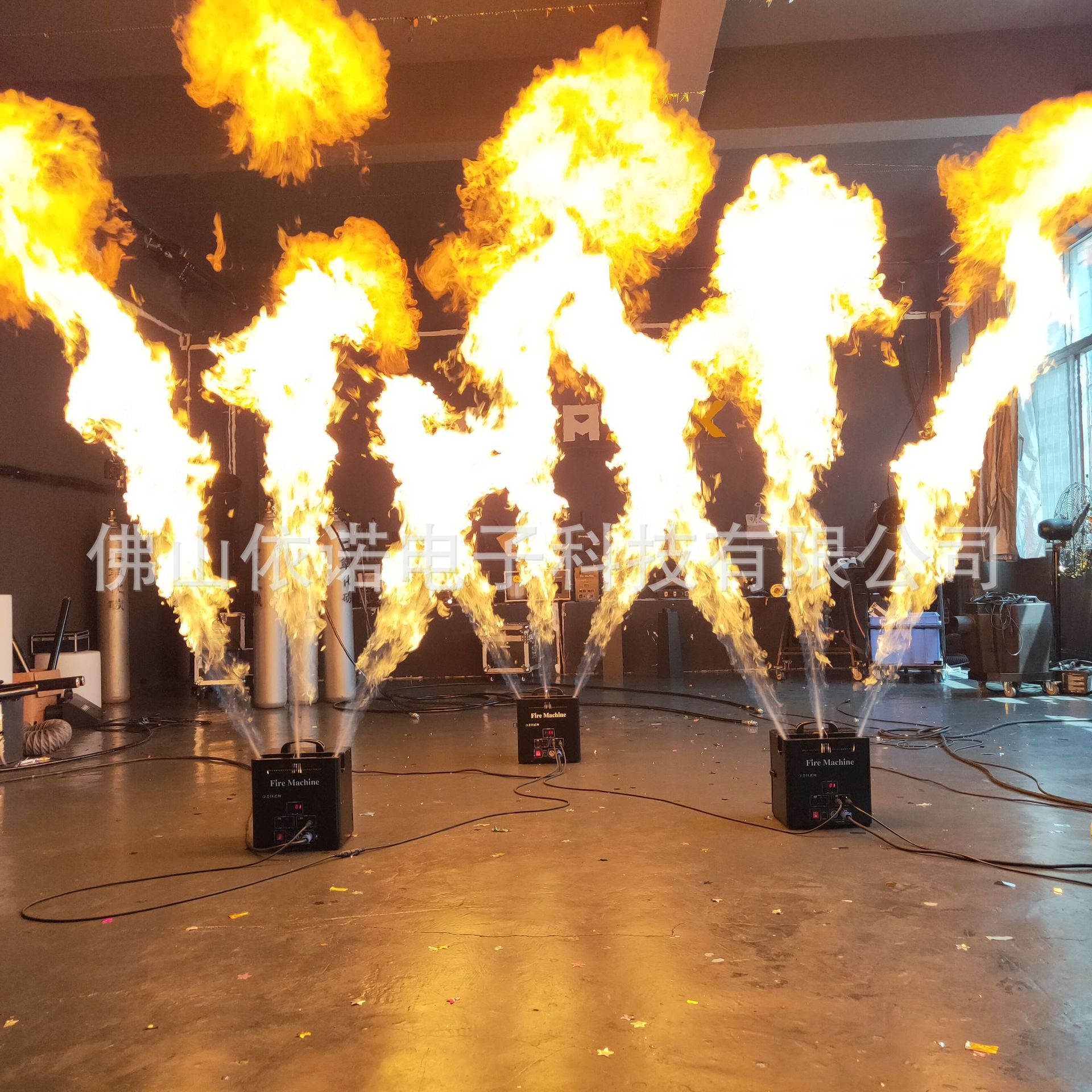 The stage three-head flamethrower performance DMX512 flame machine, small fire column machine, bar and nightclub atmosphere special effects equipment details Picture