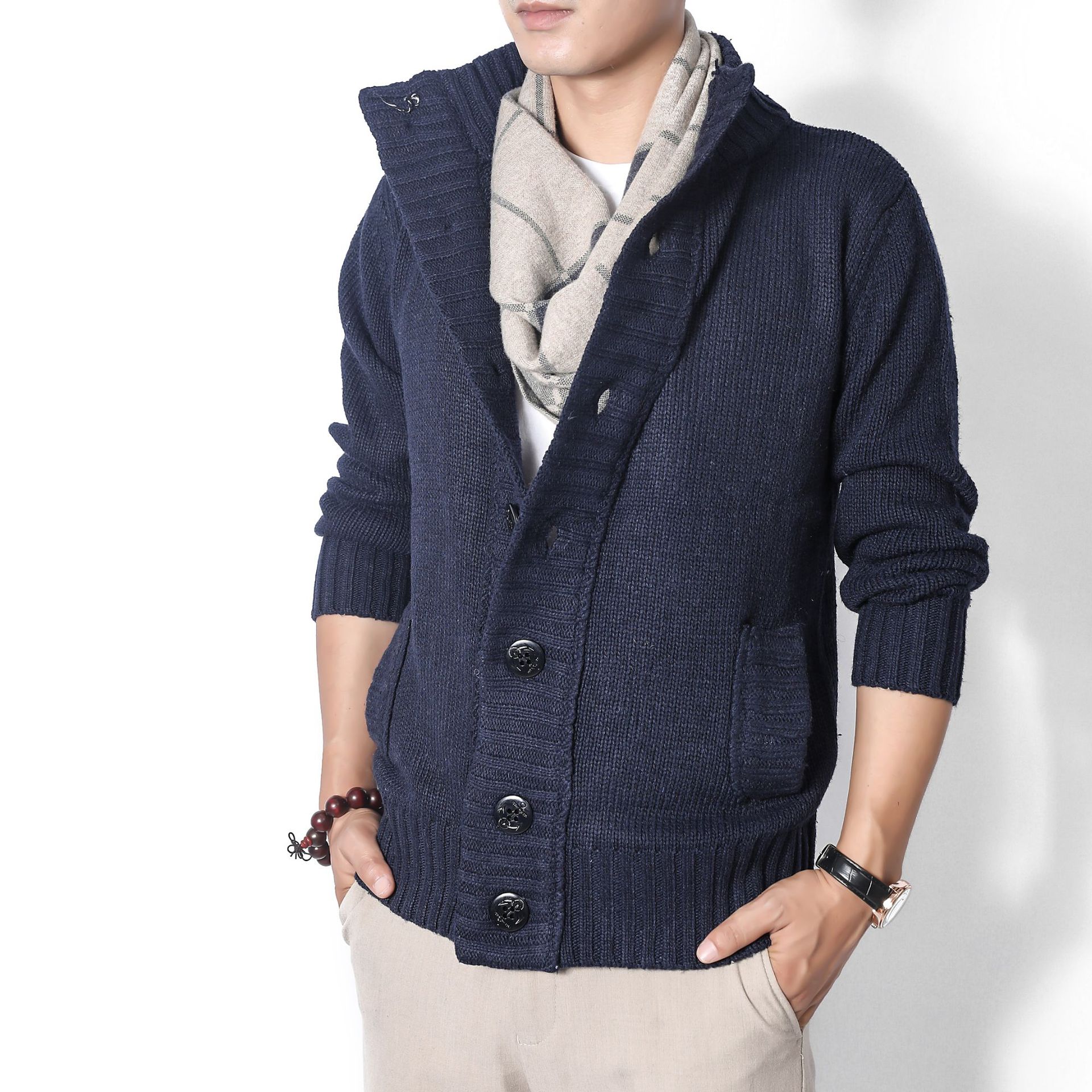 For the 2024 autumn and winter season, a new thickened Korean-style sweater with a stand-up collar and woolen knitted thick-knit cardigan is in full swing Item Picture