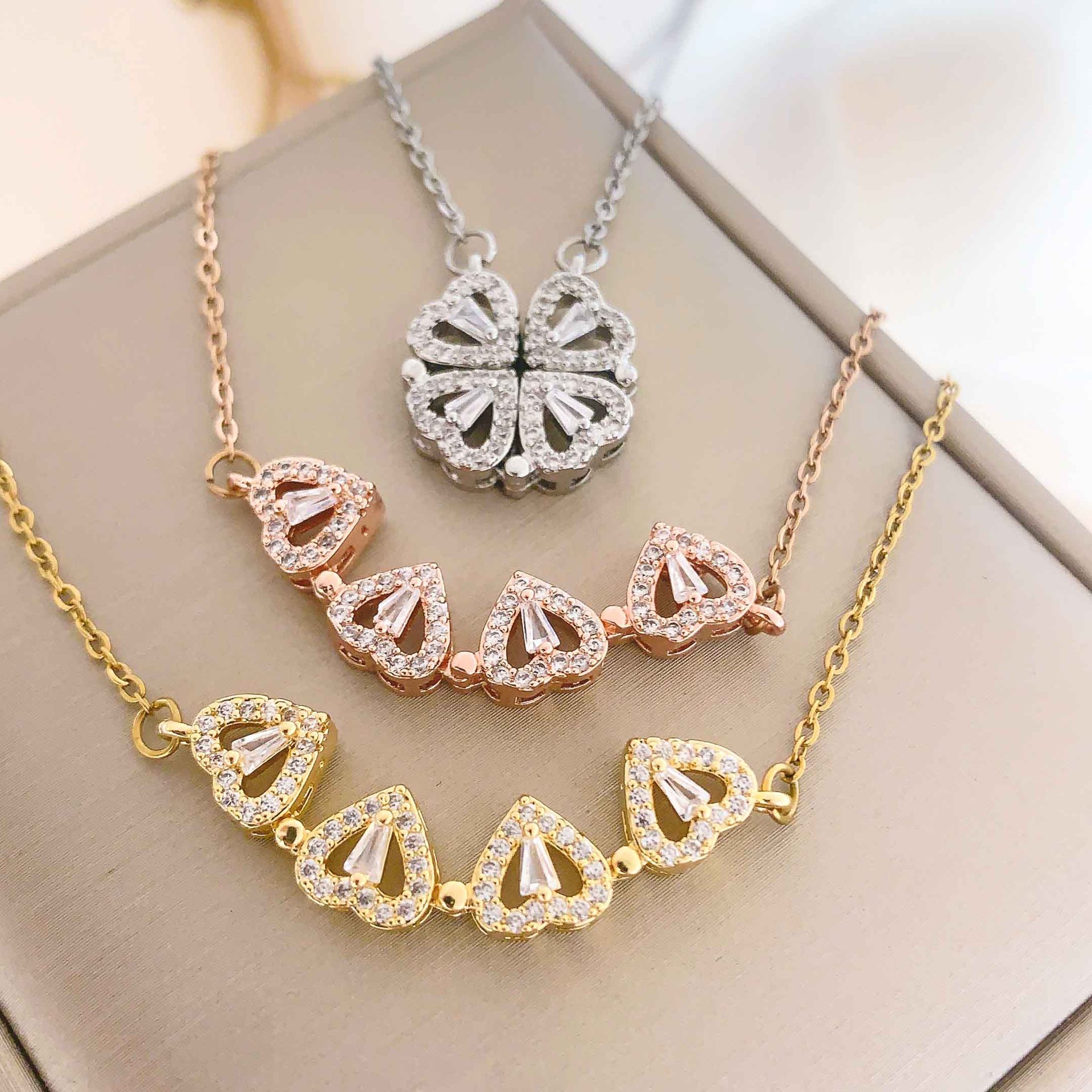 Necklace Jewelry Female Magnet Necklace Open And Close Four-Leaf Flower Niche High-Grade Sense Of Non-Fading Titanium Steel Necklace Love Necklace details Picture
