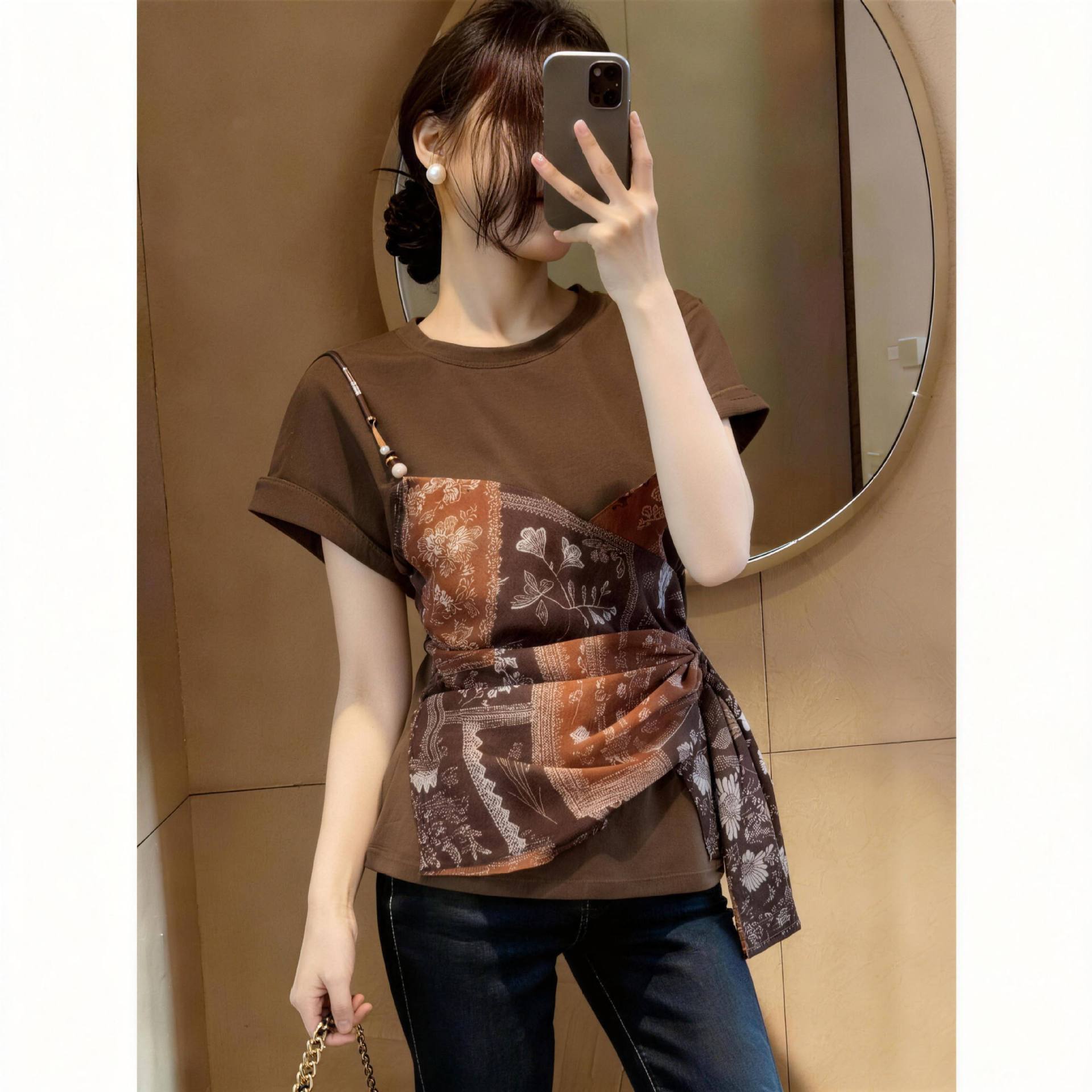 2026 Summer New Style off-the-shoulder short-sleeved T-shirt for women, American retro coffee-colored design casual short-sleeved top 11412 Application Scenario