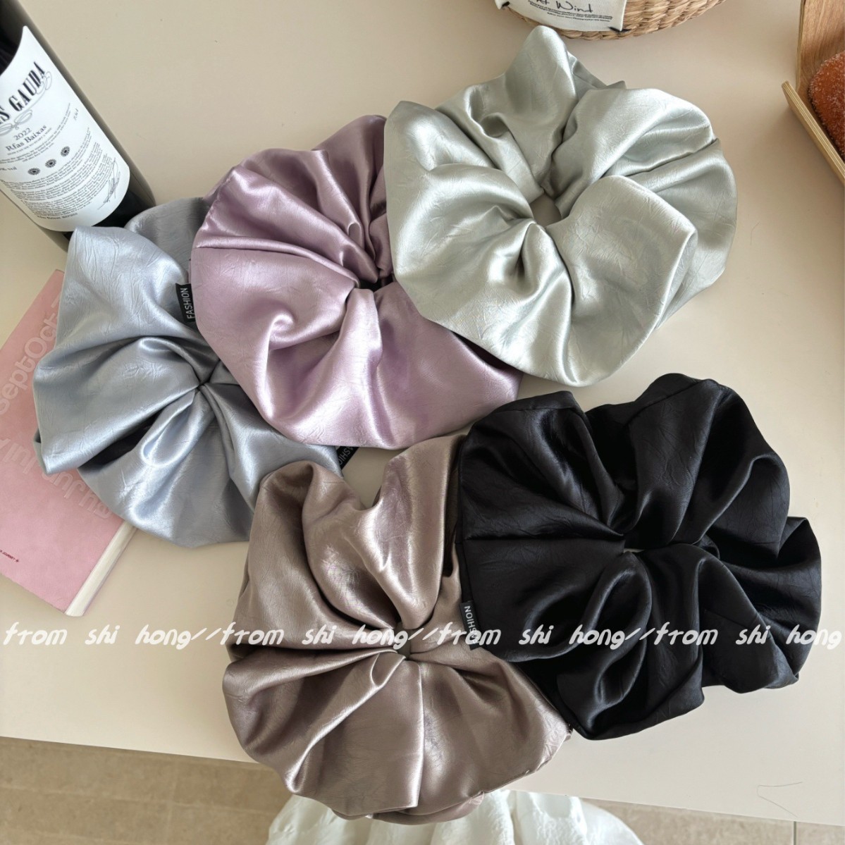 The oversized satin large intestine hair band with a high-end look for women is a new 2025 style bun and low ponytail hair accessory Application Scenario