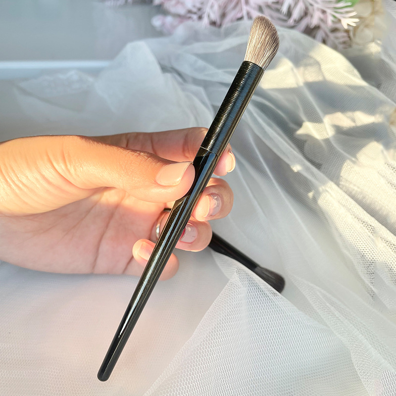 Thumb Finger Ventral Shadow Brush Oblique Head Small Shadow Detail Contorting Cangzhou Makeup Brush Super Soft Not Tied details Picture