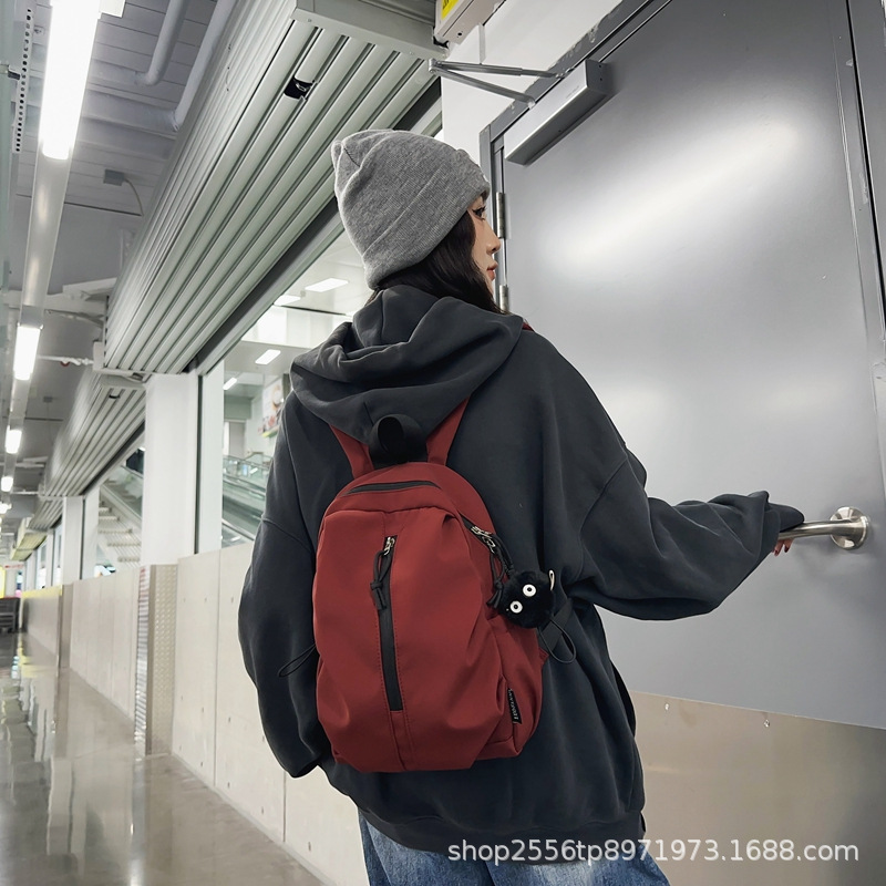 New spring outing lightweight small backpack, girls' casual shopping, boys' class, iPad tablet bag, small backpack Application Scenario