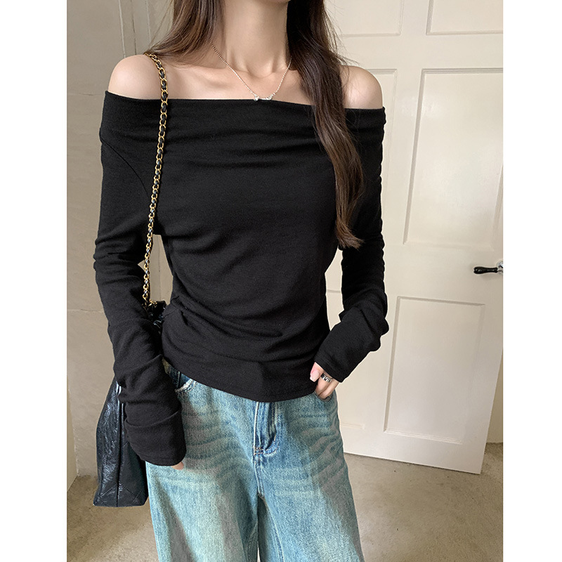 The upside-down design, off-the-shoulder one-shoulder top exudes a sense of sophistication. The new autumn style features pleated innerwear and a long-sleeved T-shirt for women details Picture