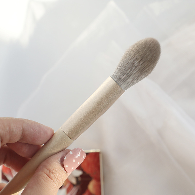 Blush Brush Highlighter Brush Under The Eye Brightening Brush Residual Brush Brush Brush Cangzhou Makeup Brush Specification drawing