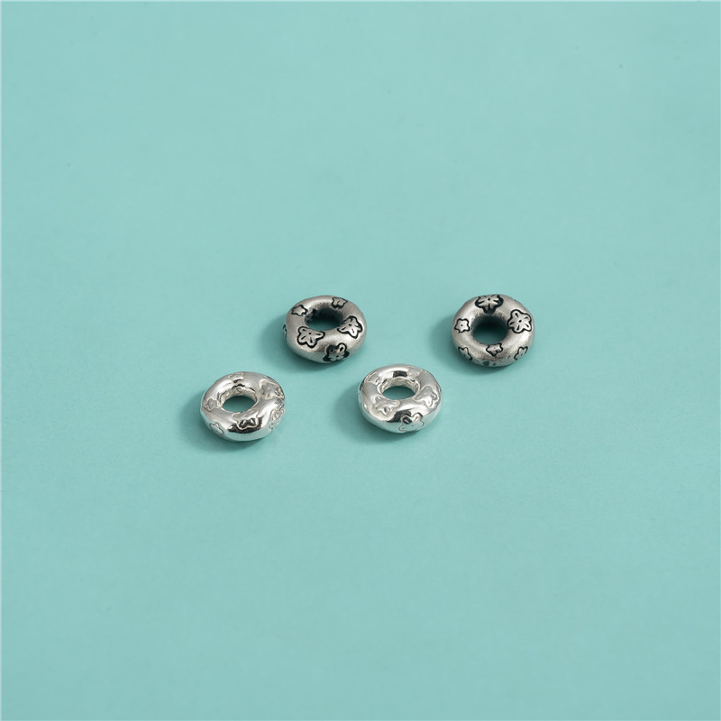 S925 sterling silver small flower spacer, spacer, scattered beads, circular DIY hand-woven rope pearl bracelet, closed loop accessory Application Scenario