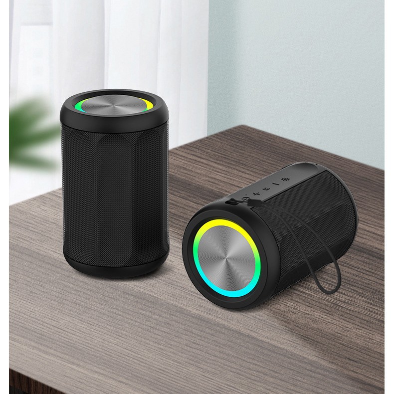 智能语音设备实物图