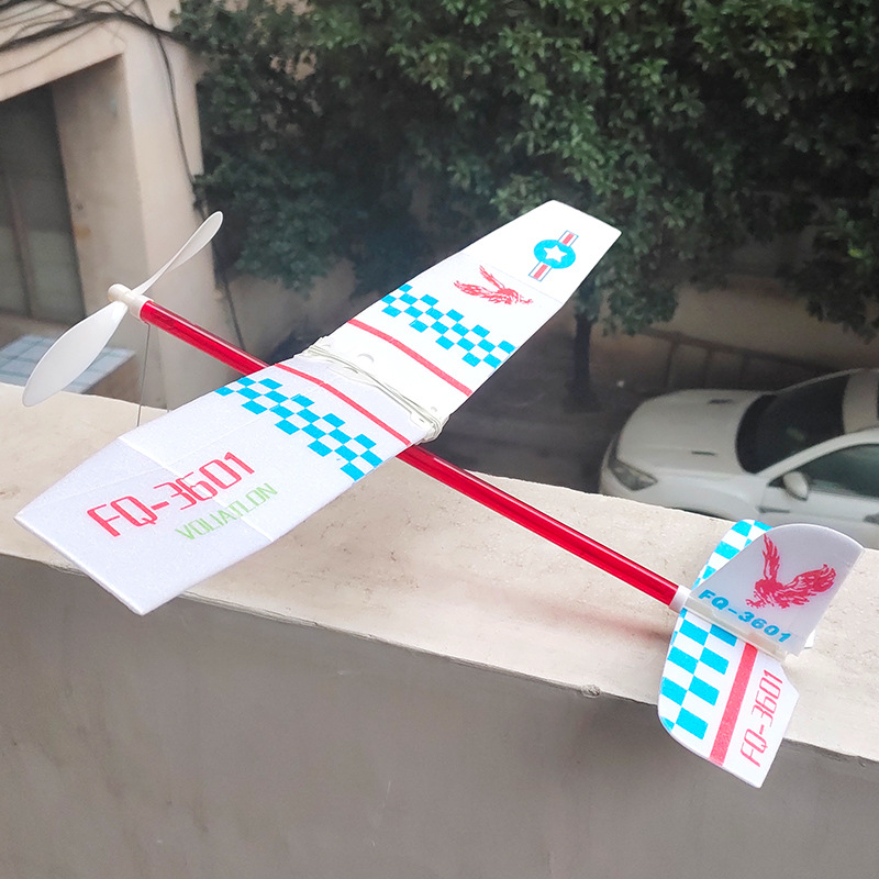 The new 318 rubber band powered aircraft glider model is a set of materials used in the school youth model aircraft competition details Picture