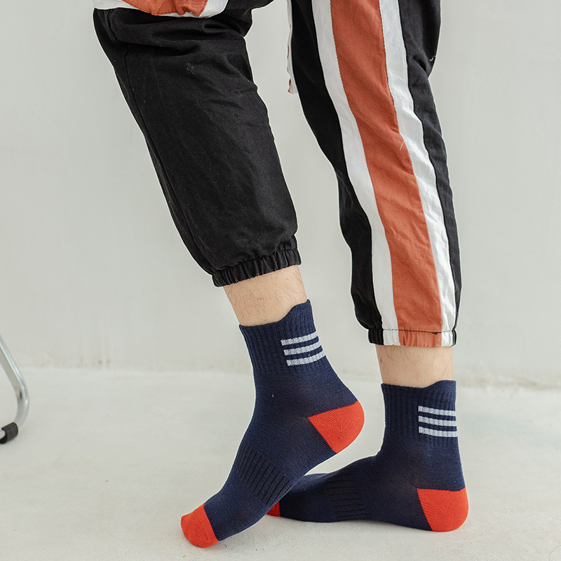 Men's autumn and winter socks, Zhuji striped and color-blocked thigh-high socks, sweat-absorbing and breathable student sports basketball socks Specification image