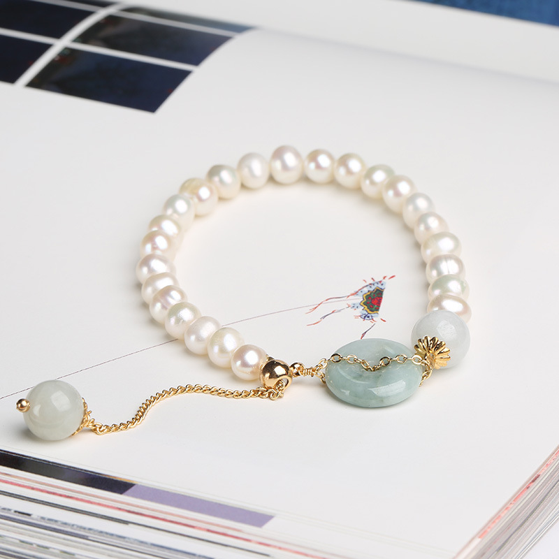 Natural freshwater pearl jade peace pendant bracelet, fresh and elegant beaded, retro style, 14k gold-plated jade bracelet Application Scenario